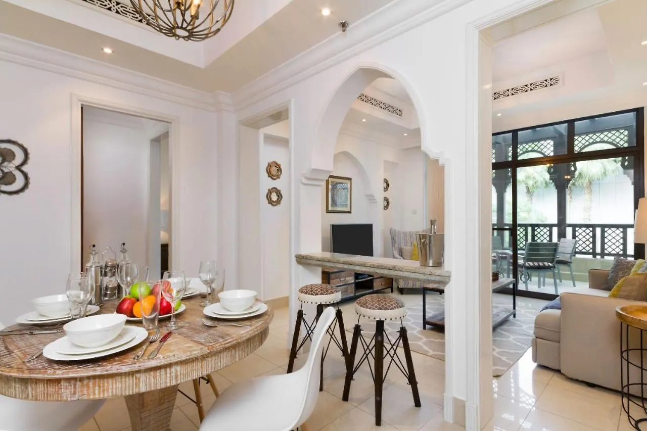Apartment Souk Al Bahar Al Tajer, Burj Khalifa - Mint Stay Dubai